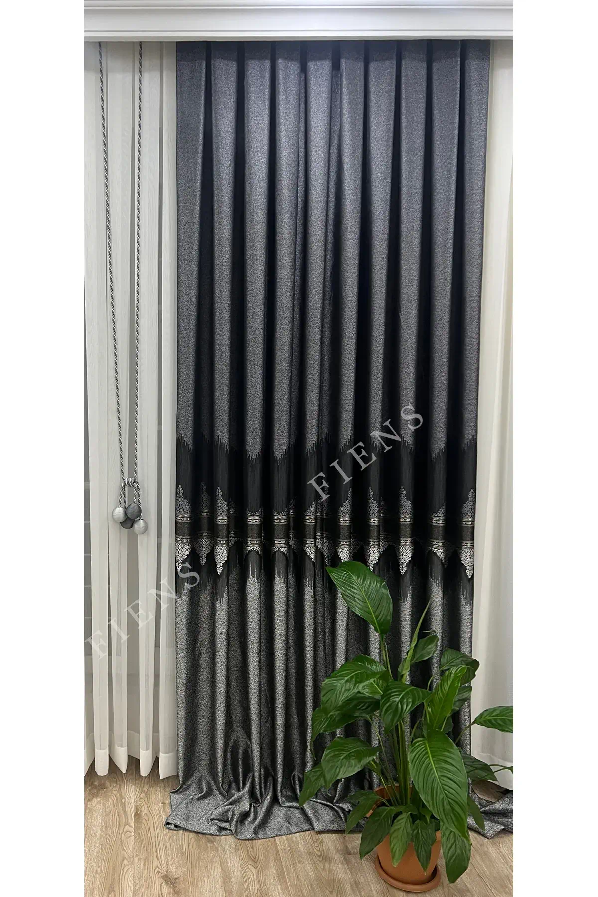 1 ÇİFT PANO FON PERDE Siyah Gri Pano Fon Perde – Klasik ve Modernin Güçlü Uyumu
